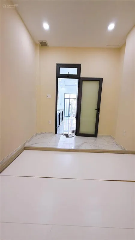 Bán nhà 4 tầng xe hơi đỗ cửa. khu xóm đạo nhà thờ.
