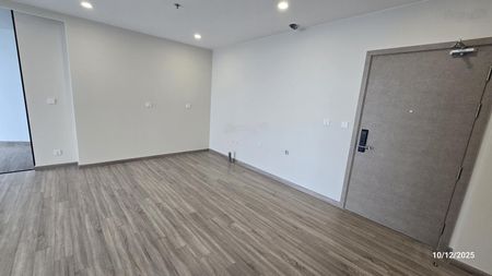 Chính chủ cho thuê 3N 121,5m2 tầng cao, view biệt thự đảo 12 tr/th (nội thất cơ bản như bàn giao)