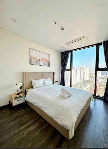 Chính chủ gửi cho thuê Kosmo Tây Hồ. Căn hộ toà Novo có diện tích 96m2 2PN 2VS 1 kho