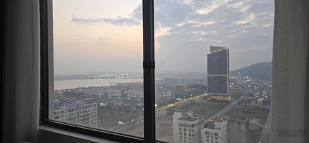 Chính chủ cần cho thuê căn góc 2PN tầng cao view trực diện biển.