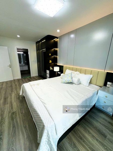 Em cho thuê quỹ căn 2-3PN có slot oto đồ cơ bản - full đồ tại N01T5 NGĐ. LH em 0923363502/zalo