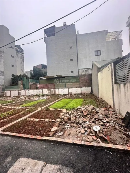 Chủ cần bán 3 lô đất giá chỉ 115 triệu/m2 ô tô vào nhà vị trí vàng, gần chợ trường học cấp 1,2,3