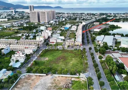 Chính chủ cần bán shophouse 3 tầng trục đường mê linh 33m đi bà nà hill sổ hồng cá nhân lâu dài