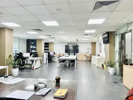 Bóc tem sàn văn phòng đẹp keng mặt phố đống đa 110m giá chỉ 18tr lô góc 3 mặt thoáng
