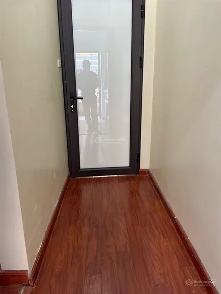 Cho thuê phòng ngõ 168 hào nam cát linh dt 1525m2 giá 3,2 tr/th vskk