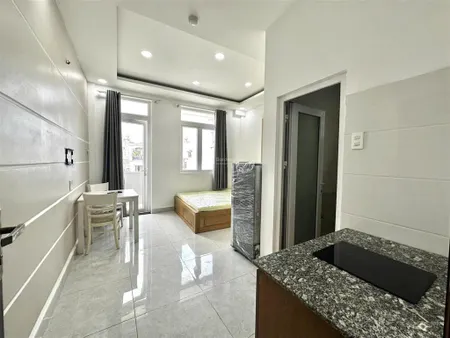 Cho thuê phòng ban công full nội thất gần công viên lê thị riêng