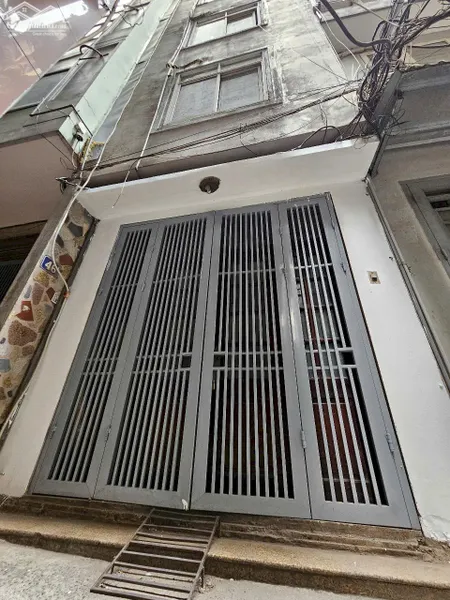 Cho Thuê Nhà ở Võng Thị 5 Tầng, 5 Ngủ đồ Cơ Bản, Gần Hồ Tây