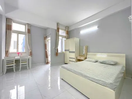 Cho Thuê Phòng Ban Công Cửa Sổ Thang Máy Ngay Vòng Xoay Dân Chủ Và Công Viên Lê Thị Riêng