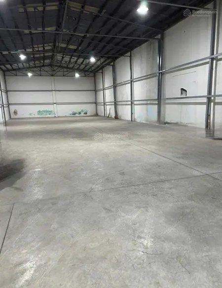 Kho tiêu chuẩn cao ráo 400m2 25tr trung tâm xã nhơn đức