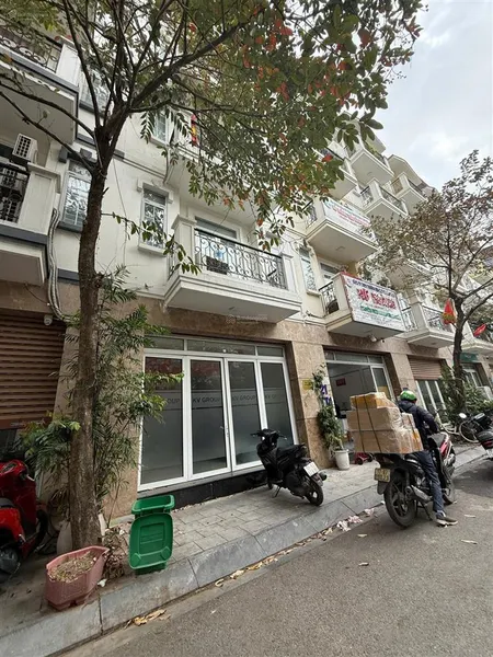 Cho thuê nhà riêng ngõ 172 phú diễn 55m2 6 tầng thang máy , thông sàn 25 triệu