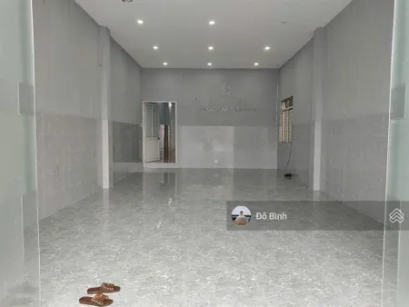 Cho thuê nhà đường 10m5 bùi trang chước phòng khách rộng