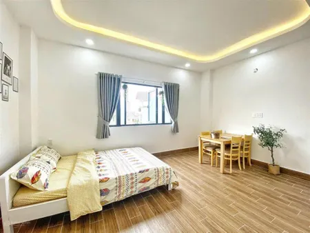 Phòng đẹp thoáng cmt8 gần công viên lê thị riêng giá 5 triệu