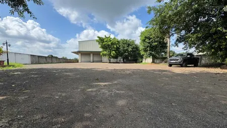 Cho thuê kho 1500m2 sân bãi 1800m2 vành đai cưebur bmt có điện 3 pha
