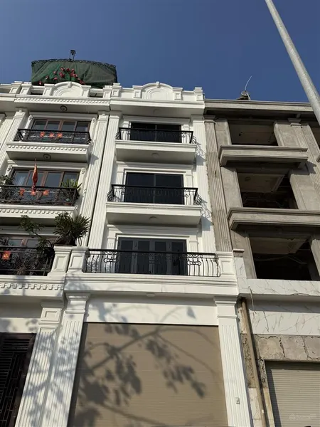 Nhà văn phú77mfull nội thấtsách vali về ở ngaynhà đẹp,vị trí vàngdân trí caohơn 18 tỷ