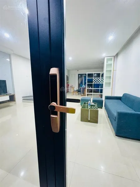 Cho thuê vào ở nhà nhà đẹp mặt tiền lương thúc kỳ trục thẳng ra biển 300m.