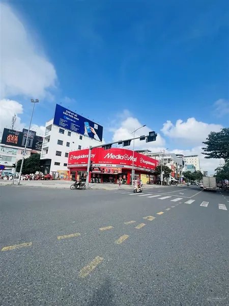 Cho thuê mặt bằng góc núi thành, duy tân hải châu, sát cầu rồng