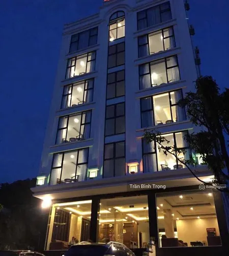 Cho thuê khách sạn 8 tầng 30 phòng 1500m2 hơn 100tr/th tại kđt hà tiên vĩnh phúc