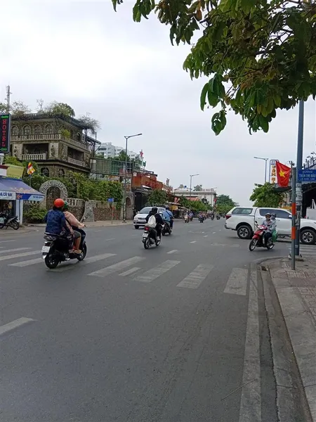 Cho thuê nhà mặt tiền tô hiệu, 260 triệu, 1600m2, 6pn, 6wc, có vận thăng, giá tốt, nhiều tiện ích