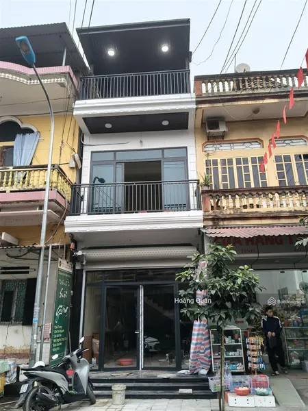 Thuê nhà 3 tầng mặt phố 220 m2 giá 12tr/th nguyễn đức cảnh, 5 ngủ, 3 điều hoà, 3 tv, sân vườn