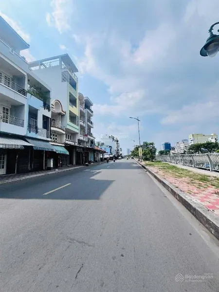 Nhà bán quận 8 cũ khu hiện hữu đường xe hơi nhà đẹp vào ở liền