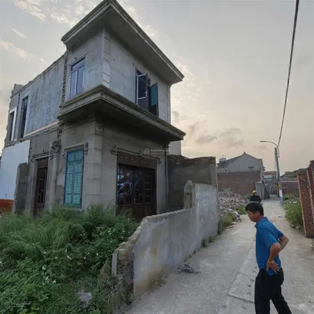 Bán đất tặng nhà 2 tầng sửa sang ở ngay 77m2 tại văn môn, yên phong ô tô vào tận đất 1.99 tỷ