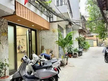 Nhà la khê hà đông diện tích 31m 4 tầng một nhà ra oto chánh đỗ 30m ra trục chính kd giá 7,1 tỷ