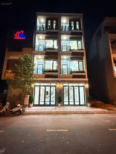 Nhà mới đón xuân mới tràn ngập niềm vui . (3 lầu 5pn ,sân xe hơi )