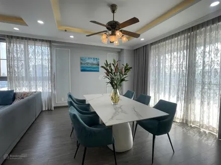 Bán căn hiếm green valley block d lầu cao 131m ,3 phong, gia 13.5 tỷ tl