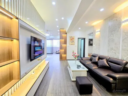 Bán căn chung cư khu đô thị việt hưng , hà nội ,80m , 3 ngủ , sổ đỏ , full đồ , , giá 5,5 tỉ