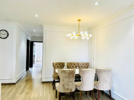 Chính chủ cần bán gấp căn 2pn85m2 7,4 tỷ tại toà golden place mễ trì, full đồ, sẵn sổ
