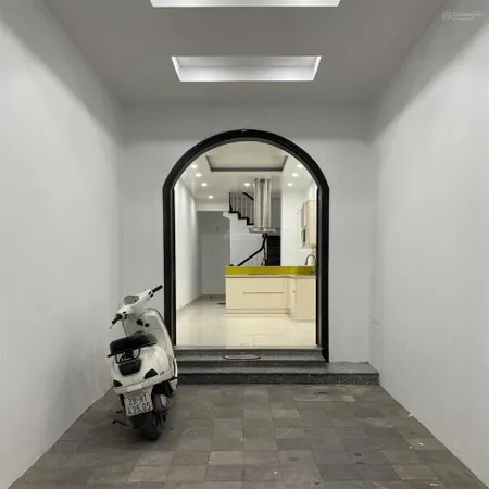 Cần bán nhà tại phố nhật chiêu, tây hồ, cách mặt hồ chỉ 50m, ở hoặc làm apartment