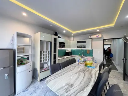 Nhà 5 tầng thang máy lô 22 lê hồng phong 60m2 đông bắc
