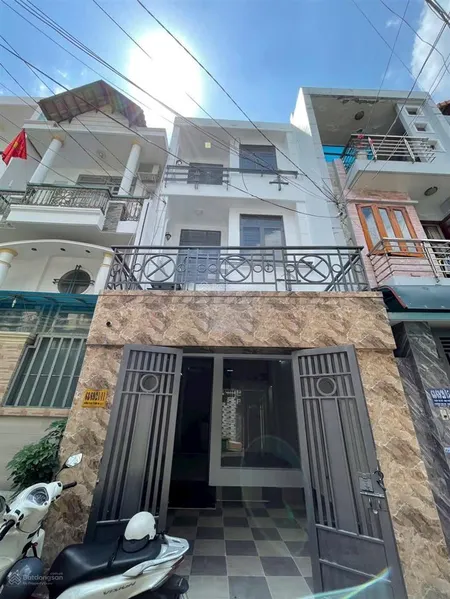 Nhà shr thới an 20 đúc 1 trệt 2 lầu đường nhựa 6m