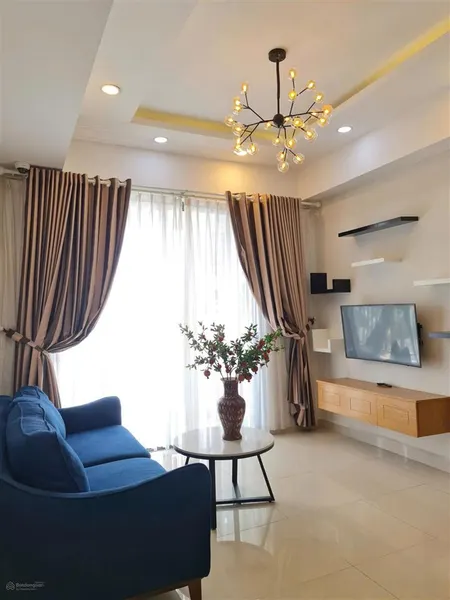 Bán căn hộ 3 phòng ngủ giá tốt tại sky center 5b phổ quang, diện tích 139m2 giá bán 10,45 tỷ