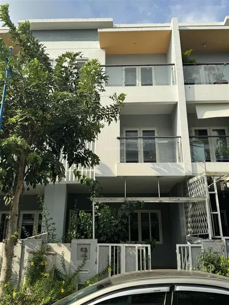 Chính chủ bán căn góc nhà phố mega village 5x15m. hoàn thiện cơ bản.gọi 0982 667 *** mr phan điền