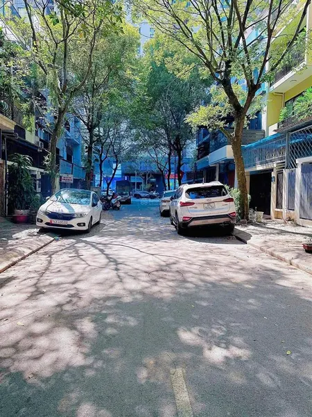 Liền kề trịnh văn bô xuân phương lk trung ương đảng vỉa hè ô tô tránh kinh doanh đẹp
