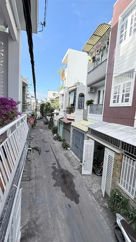 Nhà 2 tầng hẻm oto, phước tân, trung tâm nha trang, mọi tiện ích đầy đủ xung quanh