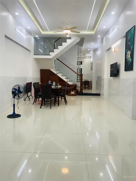 Cho thuê nhà 1 trệt 2 lầu full nội thất trục chính kdc hưng phú, thuận tiện ở mở vp công ty