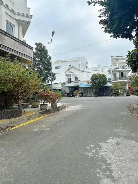 Cho thuê nhà 1 trệt 2 lầu mới đẹp kdc hưng phú lộ oto đậu trước nhà vị trí tiện ở mở vp công ty