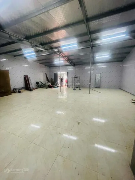 Cho thuê kho ngõ 192 lê trọng tấn dt200m có điện 3fa