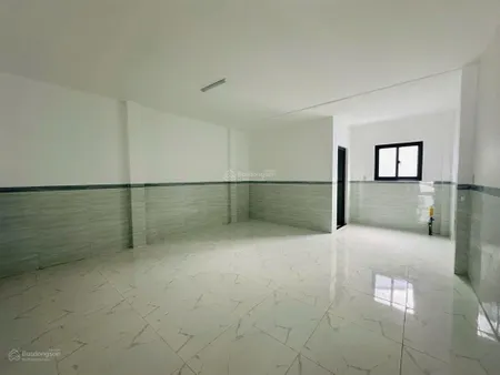 Cho thuê nhà 1 trệt 2 lầu mới kdc hưng phú 1 lộ giới 30m thông ra ql1a thuận tiện vp công ty