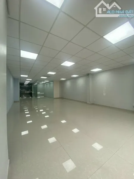 Cho Thuê Văn Phòng Đường Nguyễn Thi Phường 13 Quận 5 DT 100m2 Giá 20 Triệu/tháng
