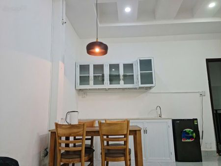 Chính chủ cho thuê phòng trọ đường Cộng Hòa - Lê Tấn Quốc ban công mới 100% mặt tiền, P13, Tân Bình