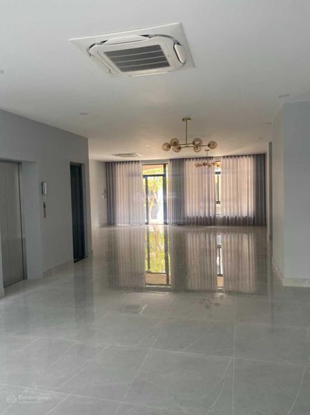 Cho thuê văn phòng 5x15m, 6x20m, 7x20m, 9x20m. Sàn trống ngăn kính sẵn máy lạnh. Giá chỉ từ 5tr/th