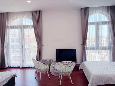 Nhà mới cho thuê hai tầng ngay trung tâm 350m2