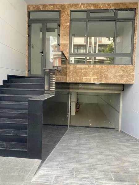 Cho thuê 1 trệt 1 lầu mặt tiền đường lớn KĐT Vạn Phúc, vị trí đẹp, phù hợp làm văn phòng