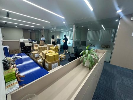 BQL cho thuê Vincom 54A Nguyễn Chí Thanh 500m2 sẵn nội thất cắt từ 100m2 view đẹp vào luôn