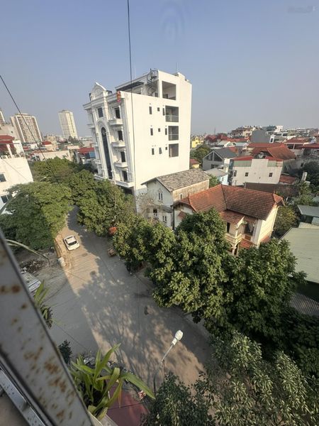 Cho thuê phòng dạng CCMN 30m2 ban công riêng ngay chợ Văn La, ô tô đỗ cửa. LH: 0984378397