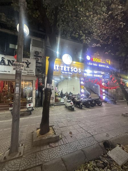 Cho thuê nhà đối diện chung cư ct1 Ngô Thị Nhậm, Hà Đông DT 90mx2 tầng thông sàn mặt tiền 5,5m