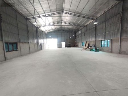Cho thuê kho đường Đông Mỹ, Thanh Trì, HN. 580m2, cao 8m, có điện 3fa, xe công đỗ cửa. Giá 45k/m2